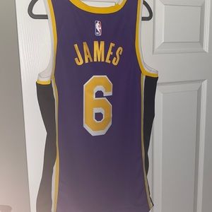 Medium Mens Lakers Swingman Jersey
